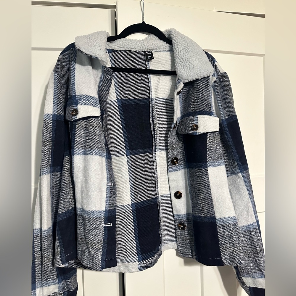 shein cropped flannel size 3xl ( fits more like 2xl)
